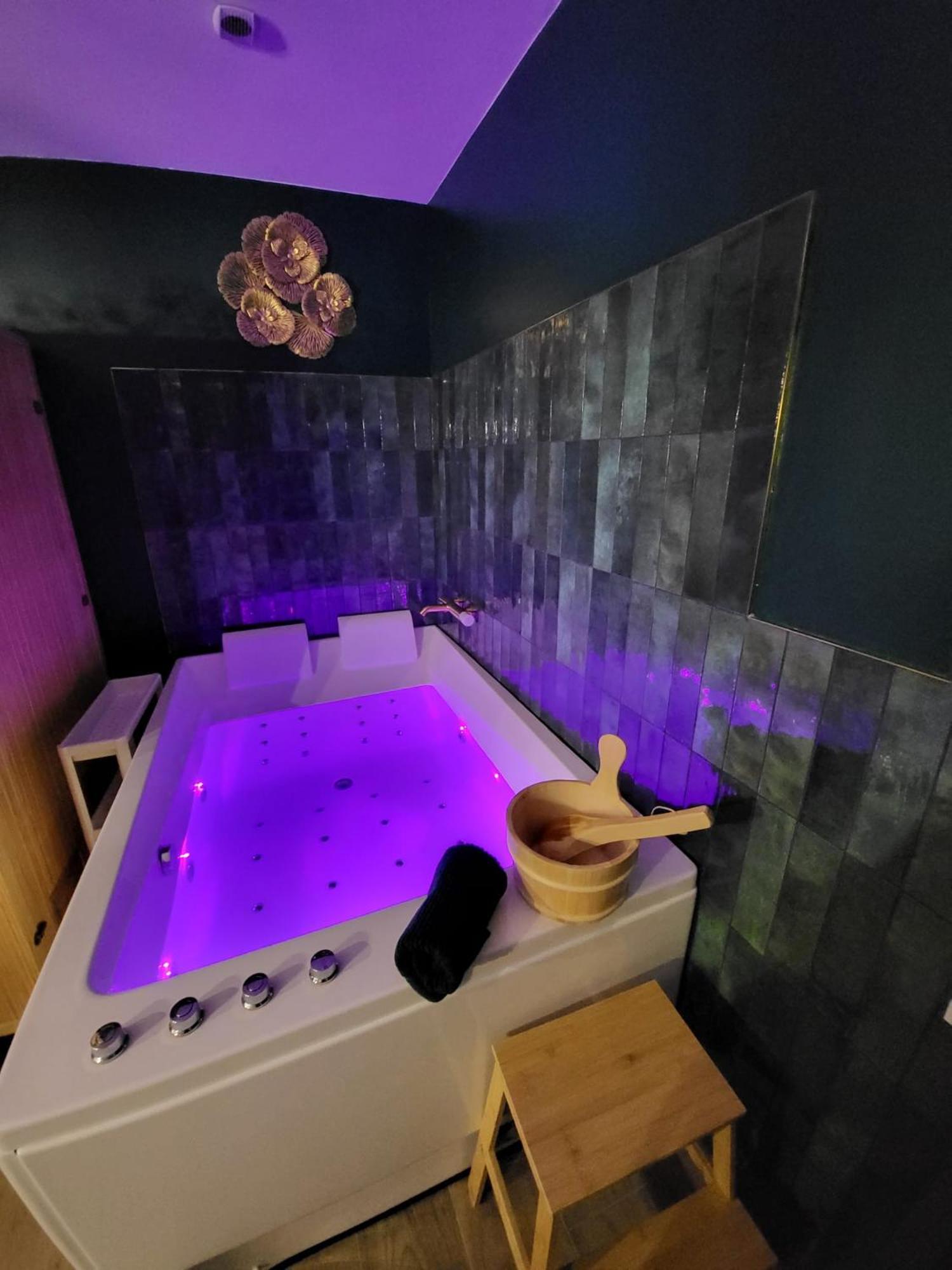 Le Speak Easy / Jacuzzi Et Sauna * Marseilles